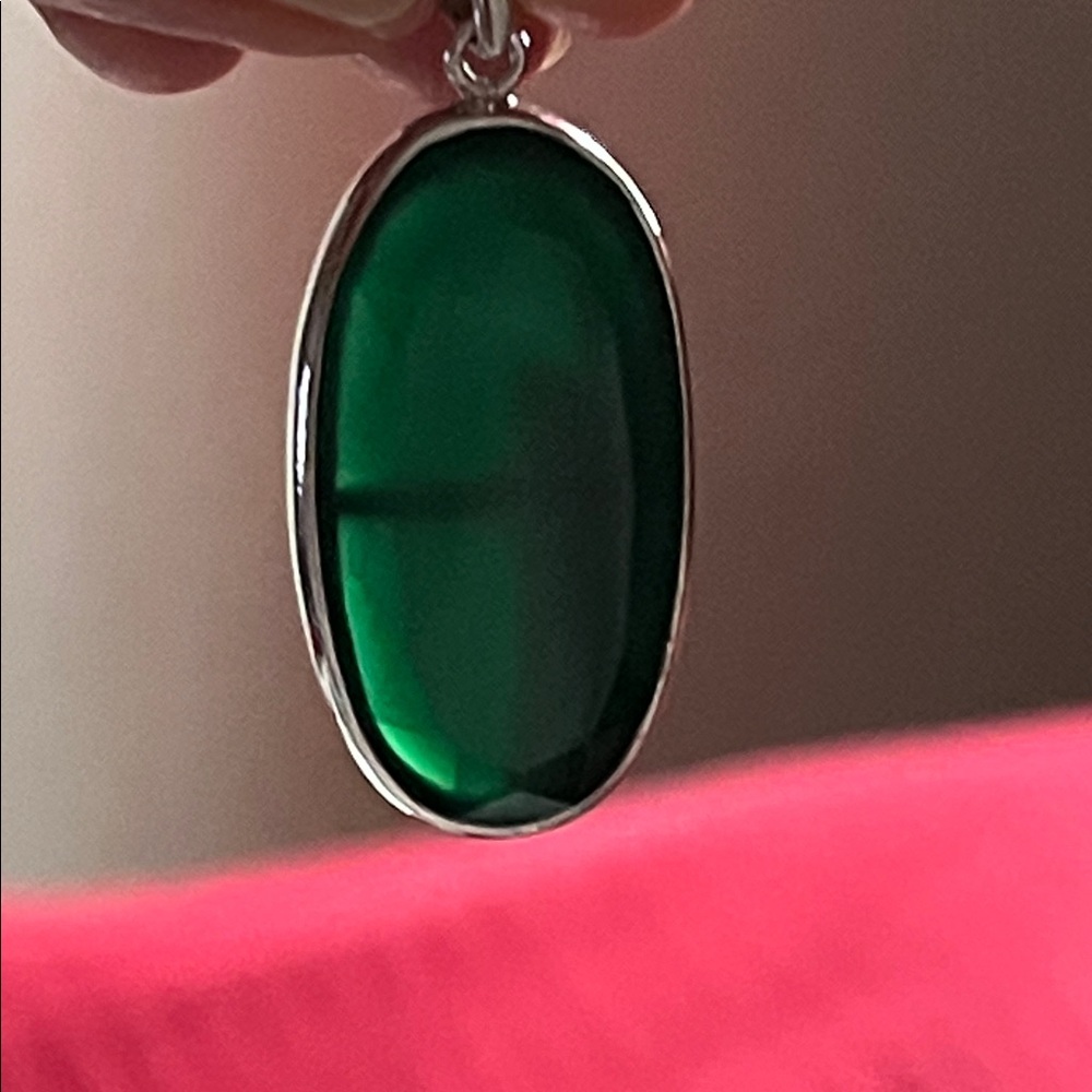 NWOT Emerald Green Agate Oval Pendant Necklace